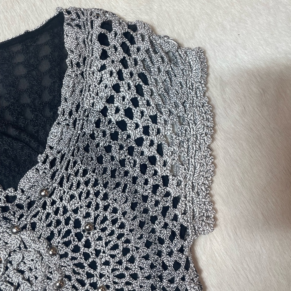 Alberto Makali short sleeve, V-neck crochet tunic top - Picture 4 of 6